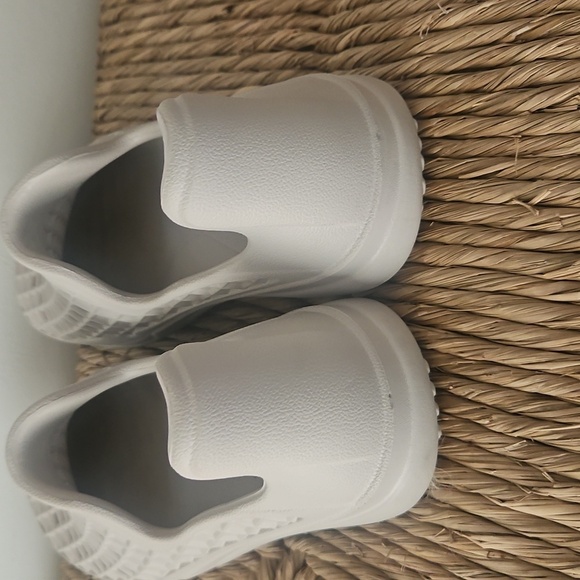 LUSSO CLOUD Scenario Comfort Slip-On - Unisex, Water Friendly, Size W - Picture 5 of 5